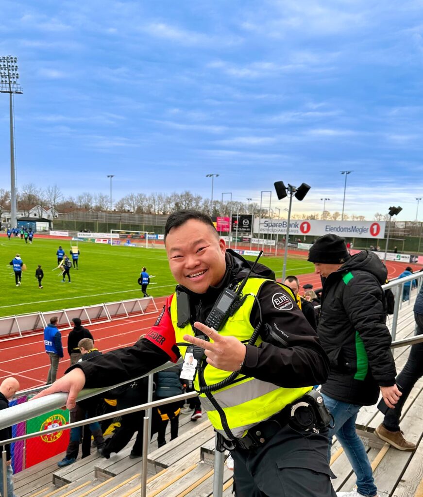 Kent smilende uniform